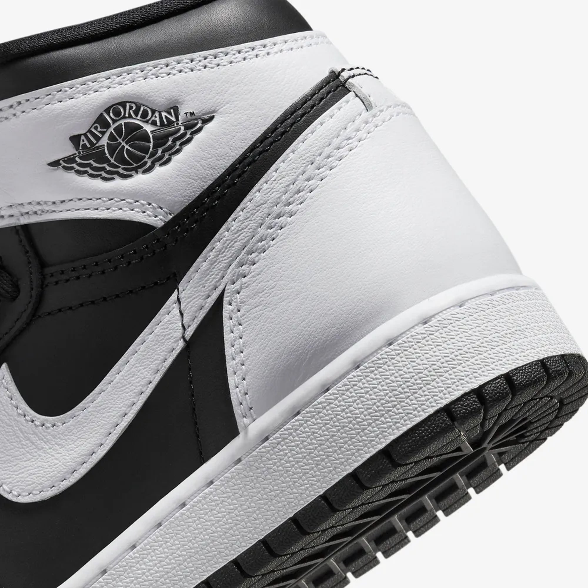 AIR JORDAN 1 HIGH OG (GS) 'BLACK/WHITE-WHITE'