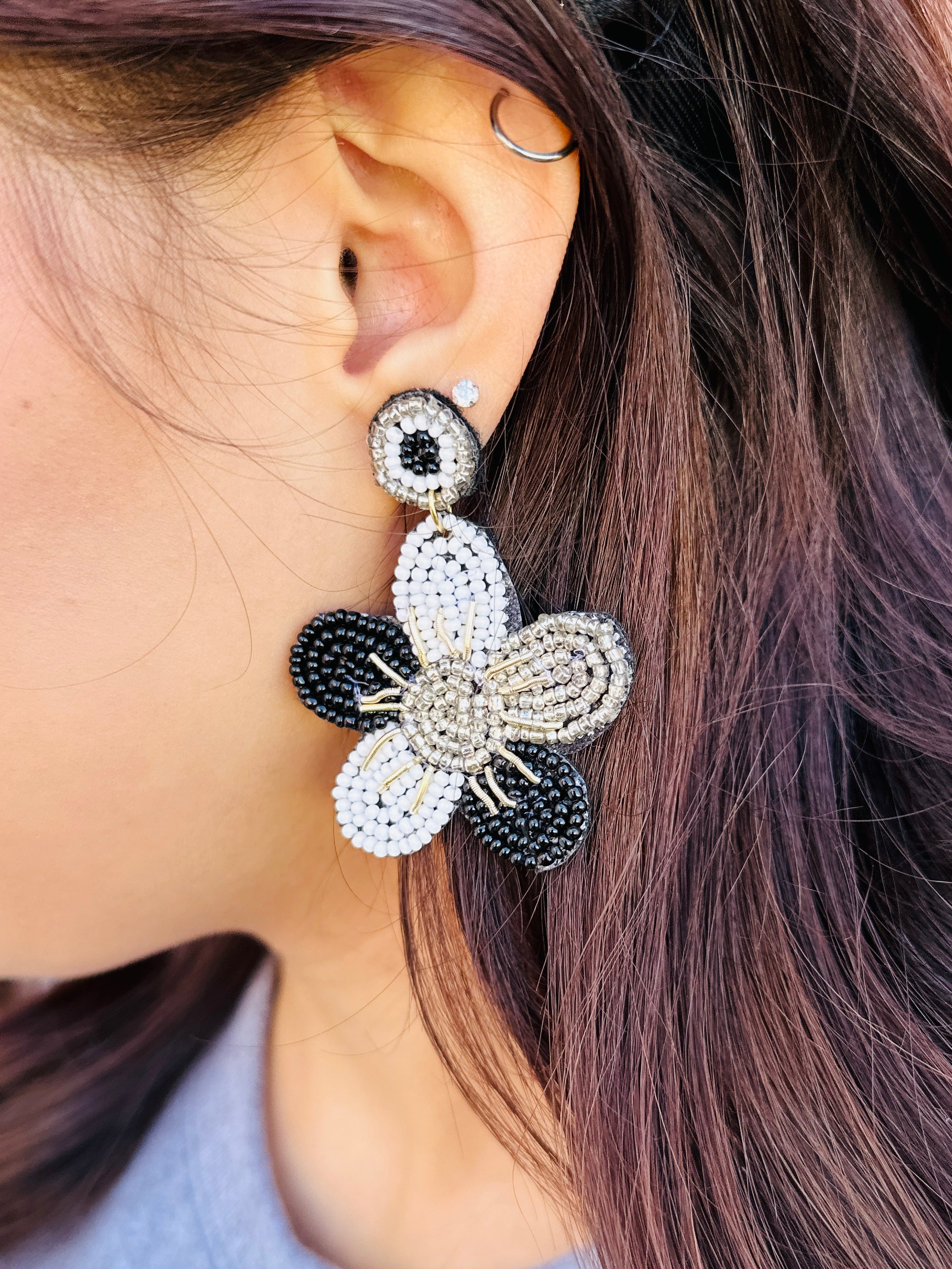 Ella Beaded Daisy Earrings  Black & Gold